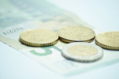 8,50 euro z euro monetami i banknotem obrazy royalty free 8,50 euro z euro monetami i banknotem obrazy royalty free