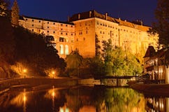 Evening View Of Cesky Krumlov Castle, Floating Bridge And Vltava River. Czech Republic Stock Images