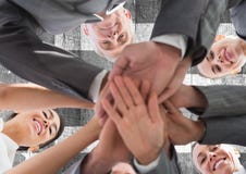Executivos com mãos junto fotografia de stock Executivos com mãos junto fotografia de stock