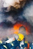Exercice d'entraînement de sapeurs-pompiers image stock Exercice d'entraînement de sapeurs-pompiers image stock
