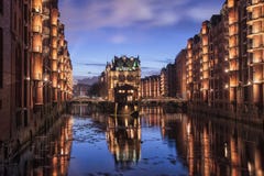 Exposición larga del Fleetschloesschen en Hamburgs Speicherstadt imágenes de archivo libres de regalías Exposición larga del Fleetschloesschen en Hamburgs Speicherstadt imágenes de archivo libres de regalías