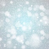 Extracto ligero azul del vector del fondo de los copos de nieve de la Navidad stock de ilustración Extracto ligero azul del vector del fondo de los copos de nieve de la Navidad stock de ilustración