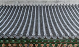 F?rgrikt traditionellt koreanskt dekortak royaltyfria bilder F?rgrikt traditionellt koreanskt dekortak royaltyfria bilder