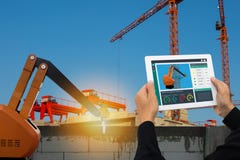 Fabbrica astuta di Iot, industria 4 0 concetti della tecnologia, compressa di uso dell'ingegnere da controllare, individuano e l' fotografie stock Fabbrica astuta di Iot, industria 4 0 concetti della tecnologia, compressa di uso dell'ingegnere da controllare, individuano e l' fotografie stock
