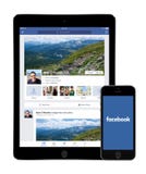 Facebook app sull'aria 2 del iPad di Apple e sulle esposizioni di iPhone 5s immagini stock libere da diritti Facebook app sull'aria 2 del iPad di Apple e sulle esposizioni di iPhone 5s immagini stock libere da diritti