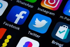 Facebook i Twitter app na IPhone zdjęcia royalty free Facebook i Twitter app na IPhone zdjęcia royalty free