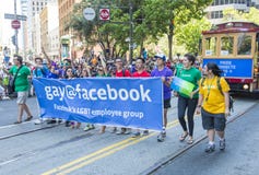 Facebook στην ομοφυλοφιλική υπερηφάνεια του Σαν Φρανσίσκο στοκ φωτογραφίες με δικαίωμα ελεύθερης χρήσης Facebook στην ομοφυλοφιλική υπερηφάνεια του Σαν Φρανσίσκο στοκ φωτογραφίες με δικαίωμα ελεύθερης χρήσης