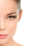 Facelift-antialternbehandlung - Asiatin lizenzfreie stockbilder Facelift-antialternbehandlung - Asiatin lizenzfreie stockbilder