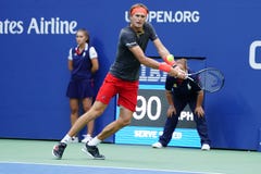 Fachowy gracz w tenisa Aleksander Zverev Niemcy w akcji podczas jego 2018 us open round 32 dopasowanie obraz royalty free Fachowy gracz w tenisa Aleksander Zverev Niemcy w akcji podczas jego 2018 us open round 32 dopasowanie obraz royalty free