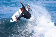 Fachowy surfingowiec Wyatt Barrabee Surfuje Kalifornia zdjęcie royalty free Fachowy surfingowiec Wyatt Barrabee Surfuje Kalifornia zdjęcie royalty free