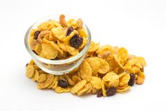 Fait maison, un bol en verre de cornflakes de caramel de miel images libres de droits Fait maison, un bol en verre de cornflakes de caramel de miel images libres de droits