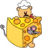 Faites cuire l'ours de nounours de chef tenant la tranche de fromage avec la souris illustration stock Faites cuire l'ours de nounours de chef tenant la tranche de fromage avec la souris illustration stock