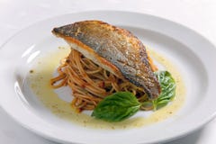 Faixa de peixes e espaguetes imagem de stock Faixa de peixes e espaguetes imagem de stock