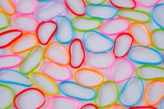 Faixas de borracha coloridas no fundo branco ilustração stock Faixas de borracha coloridas no fundo branco ilustração stock