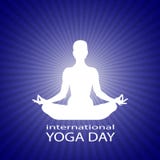 Famale o corpo della persona in asana del loto di yoga nei raggi sul fondo stellato blu luminoso dello spazio Siluetta bianca di illustrazione di stock Famale o corpo della persona in asana del loto di yoga nei raggi sul fondo stellato blu luminoso dello spazio Siluetta bianca di illustrazione di stock
