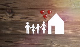 Famiglia, una casa fatta di carta fotografia stock libera da diritti Famiglia, una casa fatta di carta fotografia stock libera da diritti