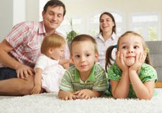 Familia feliz en el país Familia feliz en el país