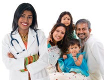 Familia femenina india del médico y del paciente. imagenes de archivo Familia femenina india del médico y del paciente. imagenes de archivo
