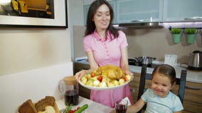 Familia que cena junto Familia que cena junto