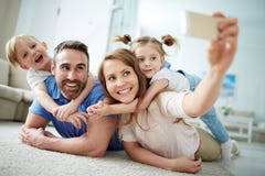 Familie selfie stockfotografie Familie selfie stockfotografie