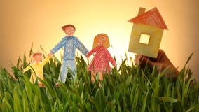 Familie und Haus gezeichnete Ikone auf Grasgrün-Sommerhintergrund Familie und Haus gezeichnete Ikone auf Grasgrün-Sommerhintergrund