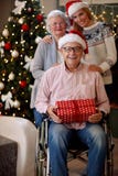 Familie, vakantie, generatie, Kerstmis en mensenconcept - por royalty-vrije stock foto Familie, vakantie, generatie, Kerstmis en mensenconcept - por royalty-vrije stock foto