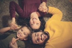 Familienzeit, genießen jede Minute von es stockbild Familienzeit, genießen jede Minute von es stockbild