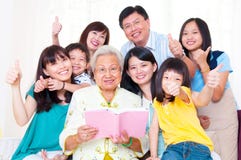 Famille de générations de l'Asiatique trois Image stock Famille de générations de l'Asiatique trois Image stock