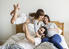 Famille enceinte passant le temps ensemble photos stock Famille enceinte passant le temps ensemble photos stock