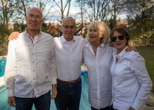 Famille entière célébrant une partie photos stock Famille entière célébrant une partie photos stock