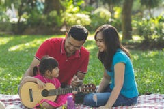 Famille, musique et joie photos stock Famille, musique et joie photos stock