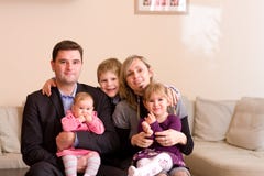 family ihappy στοκ φωτογραφία με δικαίωμα ελεύθερης χρήσης family ihappy στοκ φωτογραφία με δικαίωμα ελεύθερης χρήσης
