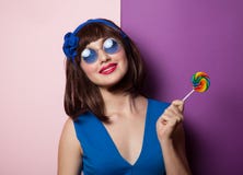 Fanny flicka med lolipop arkivbilder Fanny flicka med lolipop arkivbilder
