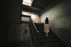 Fantasma in Camera frequentata, donna misteriosa, scena di orrore di spaventoso Fantasma in Camera frequentata, donna misteriosa, scena di orrore di spaventoso