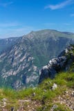 Fantastische bergketen Plaats van het beroemde Nationale Park van plaatsdurmitor, de Balkan Het dorp van Zabljak, Montenegro Euro Stock Foto Fantastische bergketen Plaats van het beroemde Nationale Park van plaatsdurmitor, de Balkan Het dorp van Zabljak, Montenegro Euro Stock Foto
