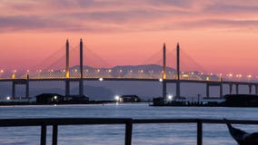 Fantastisk soluppgång och solnedgång i den Penang bron arkivfoton Fantastisk soluppgång och solnedgång i den Penang bron arkivfoton