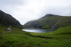 Faroe wysp, Saksun kościół, i zatoka obraz stock Faroe wysp, Saksun kościół, i zatoka obraz stock