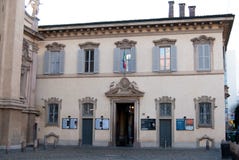 Fasad av den Conservatorio skolan av den Milan staden royaltyfri bild Fasad av den Conservatorio skolan av den Milan staden royaltyfri bild