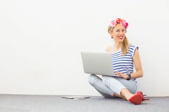 Fashion blogger sitting on the floor and using computer royalty free stock photos Fashion blogger sitting on the floor and using computer royalty free stock photos