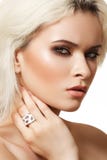 Fashion model with luxury make-up and chic jewelry Royalty Free Stock Images Fashion model with luxury make-up and chic jewelry Royalty Free Stock Images