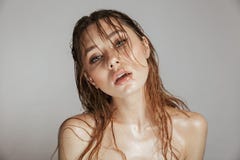 Fasonuje portret toples młoda kobieta z makeup zdjęcia stock Fasonuje portret toples młoda kobieta z makeup zdjęcia stock