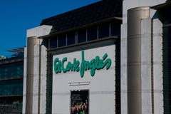 Fassade des Kaufhaus EL Corte Ingles das englische Schnitt-Mall stockfotos Fassade des Kaufhaus EL Corte Ingles das englische Schnitt-Mall stockfotos