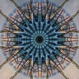 Façade avec le kaléidoscope vu par escaliers de tire-bouchon illustration libre de droits Façade avec le kaléidoscope vu par escaliers de tire-bouchon illustration libre de droits