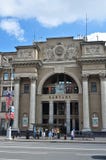Façades des bâtiments et des rues centraux de bureau de poste en quelques minutes images libres de droits Façades des bâtiments et des rues centraux de bureau de poste en quelques minutes images libres de droits