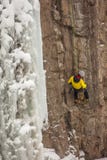 FEB 19, 2019, OURAY KOLORADO usa - Lodowy arywista w Ouray Kolorado wspina się zima lód zdjęcia stock FEB 19, 2019, OURAY KOLORADO usa - Lodowy arywista w Ouray Kolorado wspina się zima lód zdjęcia stock