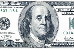 Feche acima da opinião aérea Benjamin Franklin enfrentam na nota de dólar de 100 E.U. Close up da nota de dólar dos E.U. cem Mont Fotografia de Stock Royalty Free Feche acima da opinião aérea Benjamin Franklin enfrentam na nota de dólar de 100 E.U. Close up da nota de dólar dos E.U. cem Mont Fotografia de Stock Royalty Free