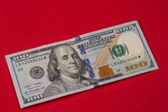 Feche acima das cem notas de dólar nova imagem de stock Feche acima das cem notas de dólar nova imagem de stock