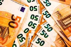 Feche acima de cinqüênta 50 notas do Euro misturam imagens de stock Feche acima de cinqüênta 50 notas do Euro misturam imagens de stock