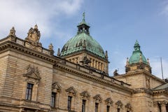 Federacyjny Administracyjny sąd Leipzig z niebieskim niebem zdjęcia stock Federacyjny Administracyjny sąd Leipzig z niebieskim niebem zdjęcia stock