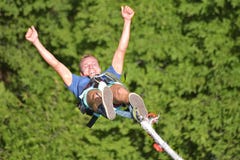 Federelementsprünge, Extrem und Spaßsport stockbild Federelementsprünge, Extrem und Spaßsport stockbild
